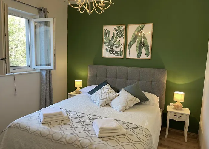 Apartment Green